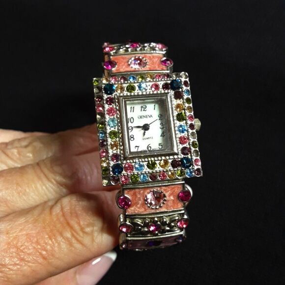 Vintage Geneva Watch Jeweled Ladies Cuff Beautiful Stones And Colors - Picture 12 of 14